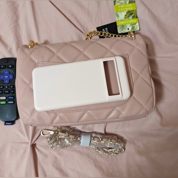 Badgley Mischka blush pink faux leather quilted crossbody purse - Picture 7 of 12